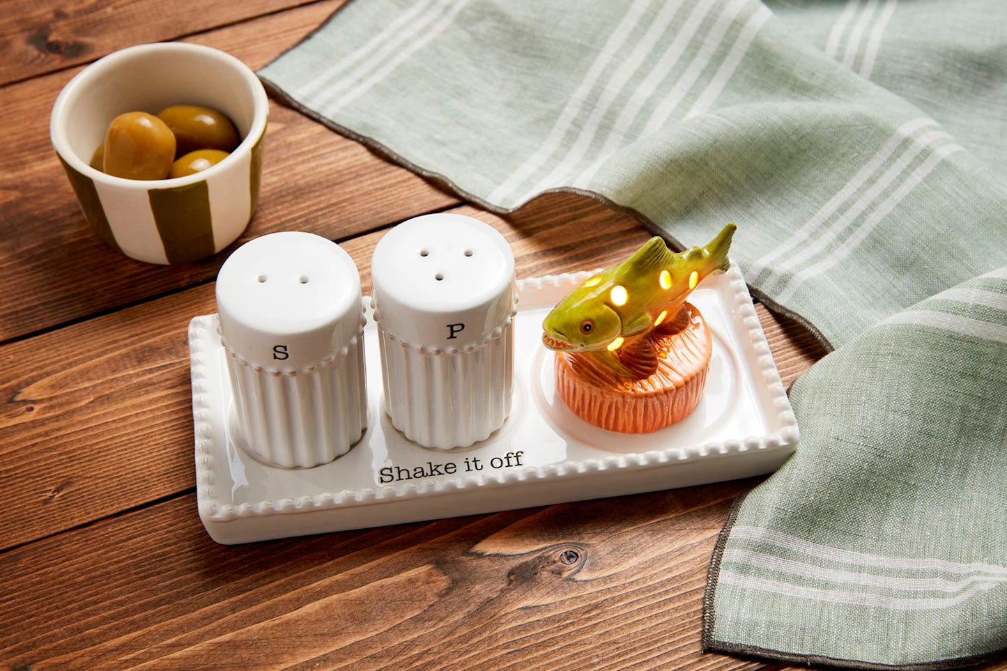 Mud Pie - Salt & Pepper Tray Set