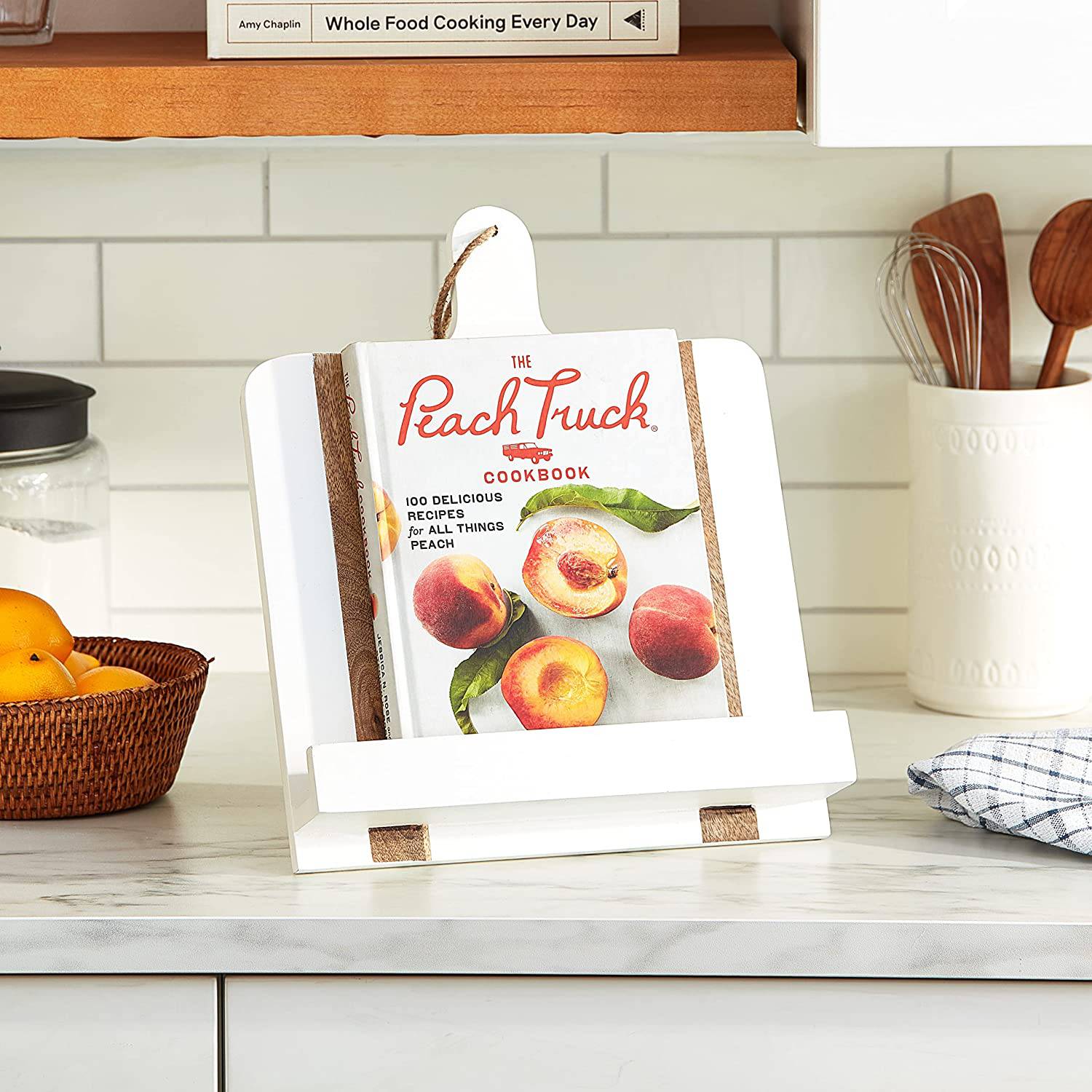 https://www.findlayrowedesigns.com/cdn/shop/files/mud-pie-food-default-title-mud-pie-white-wood-cookbook-holder-40774039470384_1800x1800.jpg?v=1699084661